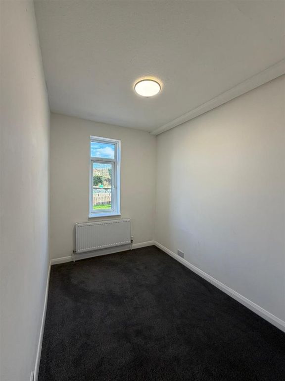 Property photo 2 of 10 Bed 3.Jpg