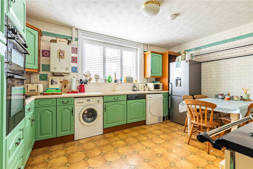 Property photo 3 of 19 Picture No. 16