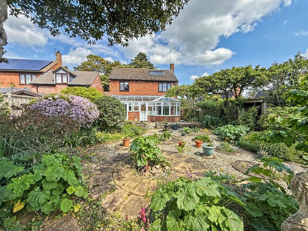 Property photo 2 of 40 4833126