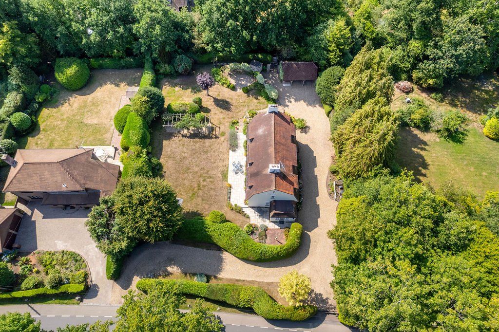 Property photo 2 of 17 White Barn