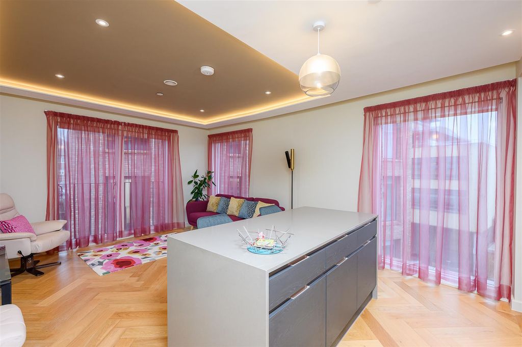 Property photo 3 of 14 Kitchen