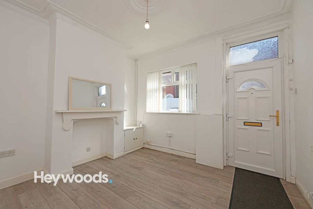 Property photo 2 of 28