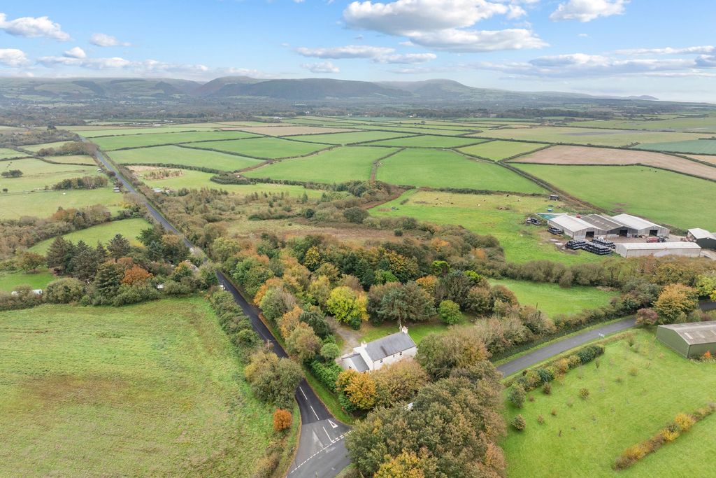 Property photo 3 of 35