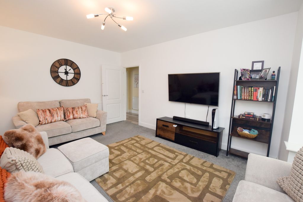 Property photo 3 of 21