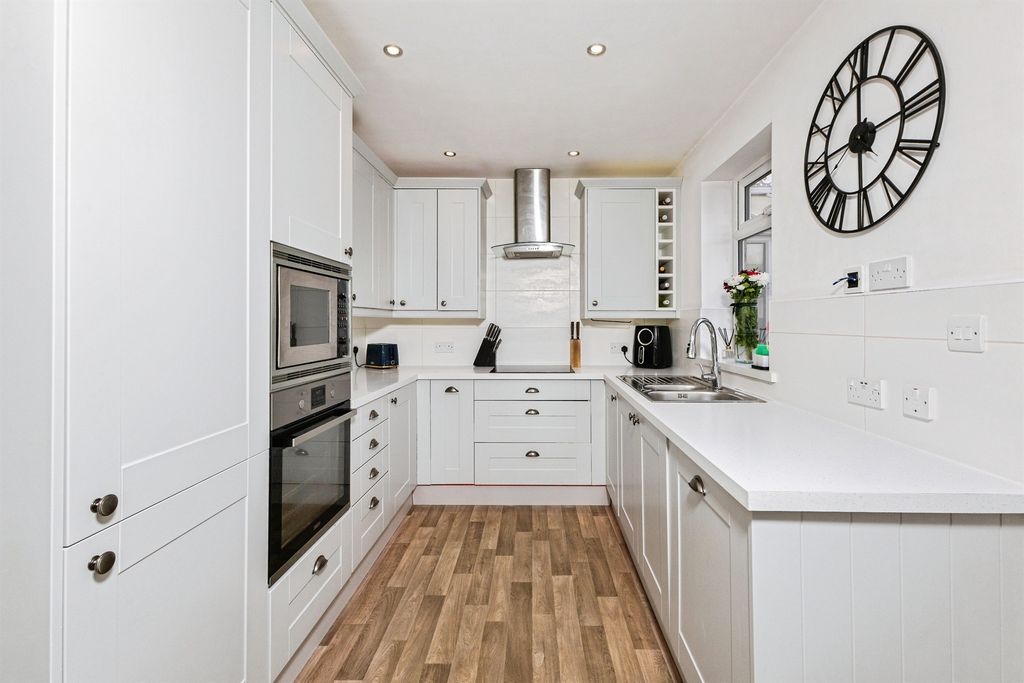 Property photo 3 of 20