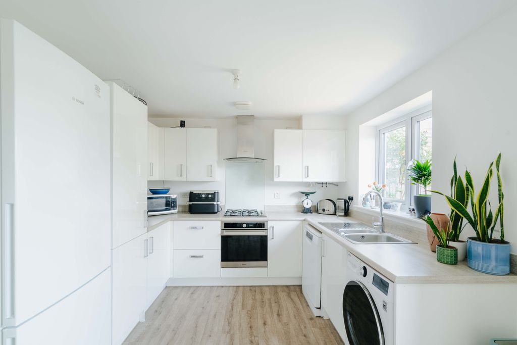 Property photo 2 of 16 18