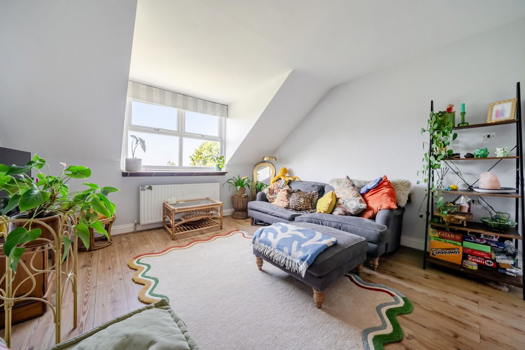 Property photo 3 of 18 1468322-12-6A16Fd...