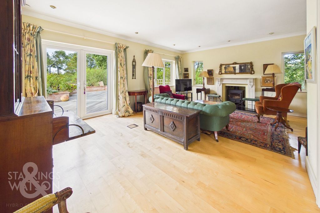 Property photo 3 of 28