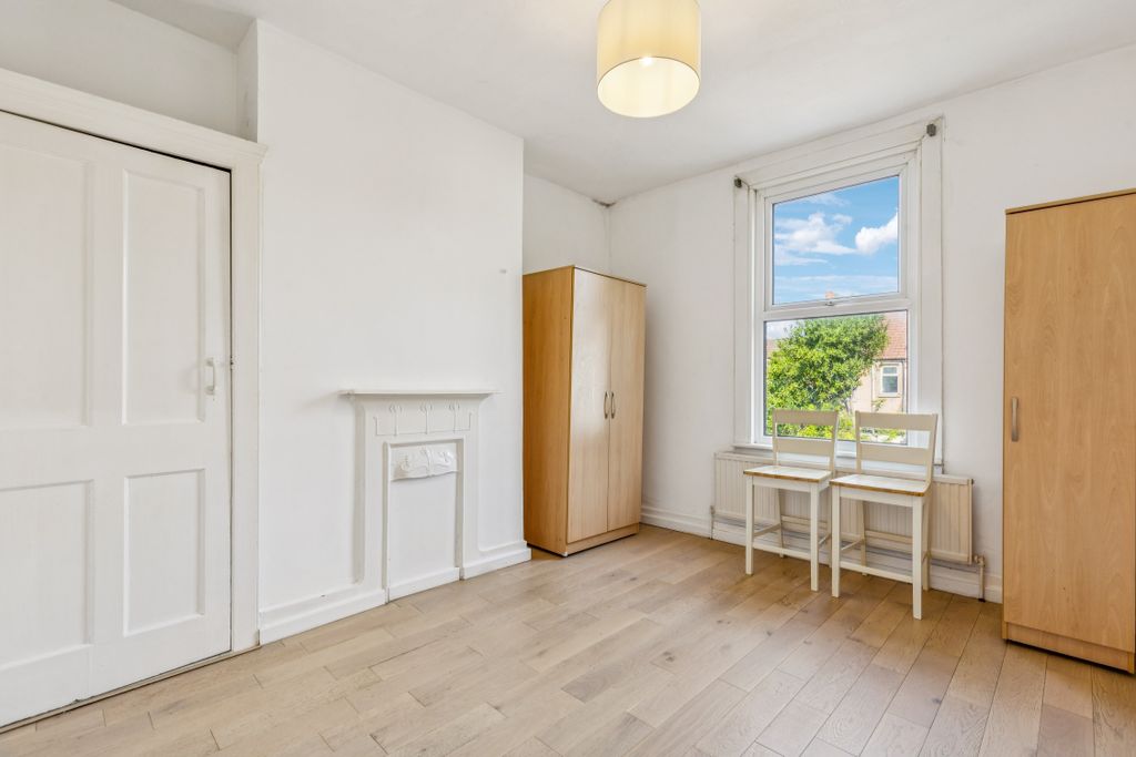 Property photo 2 of 7 3