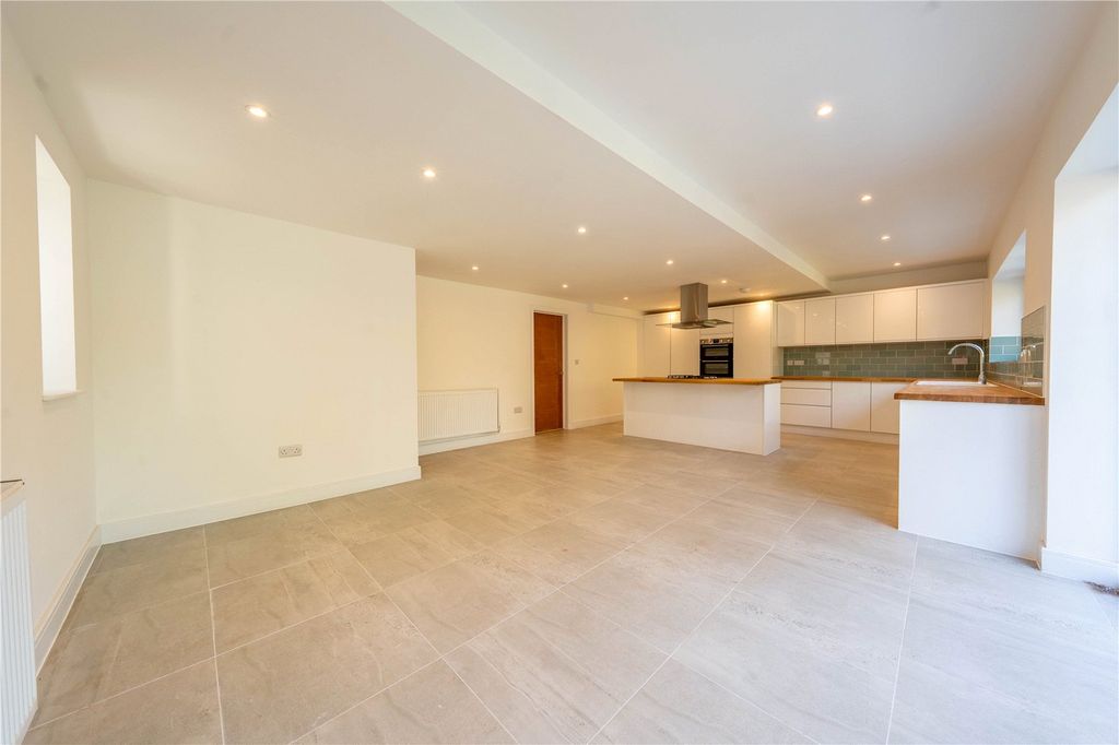 Property photo 2 of 30 Picture No. 25