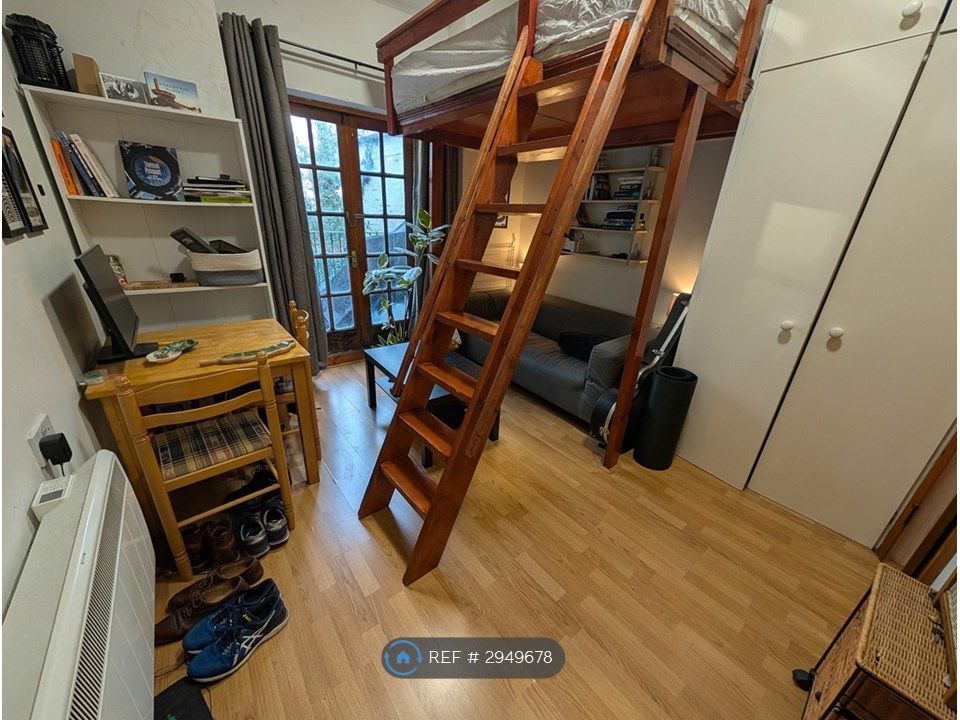 Property photo 2 of 24 Wardrobe