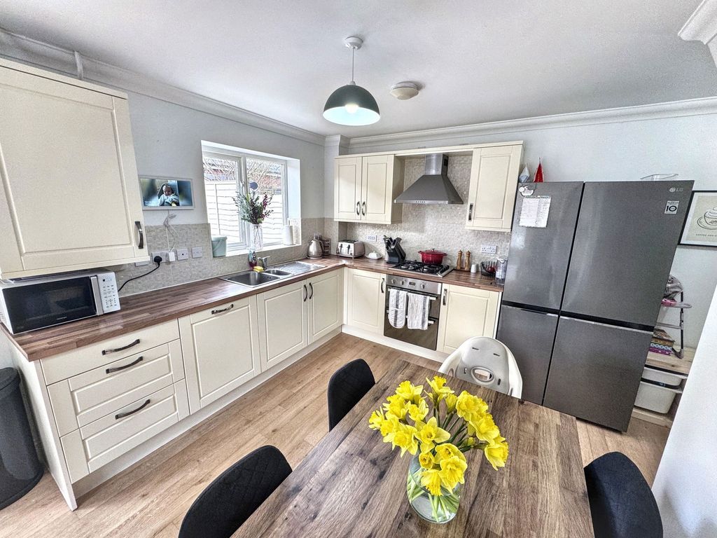 Property photo 3 of 25