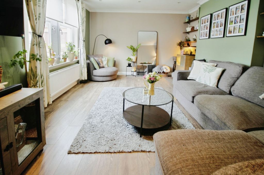 Property photo 3 of 9 1E9Fe679-44A2