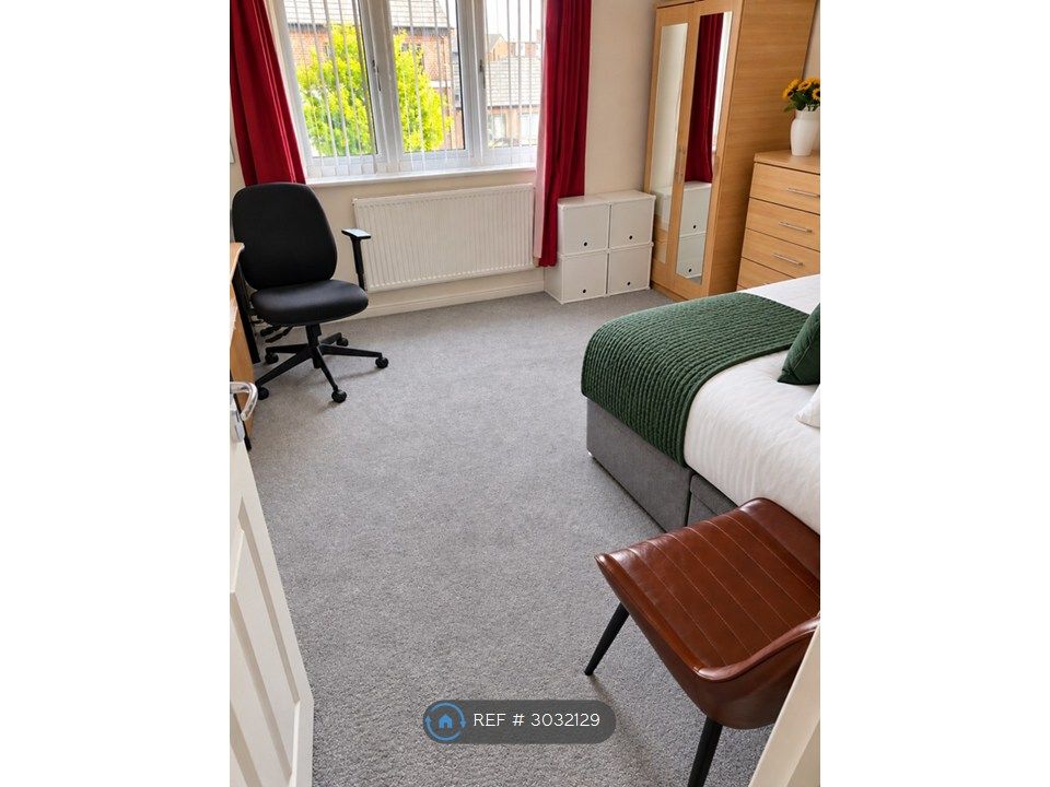 Property photo 2 of 14 Double Room With Ensuite