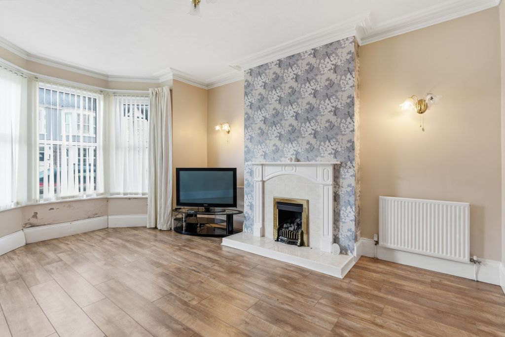 Property photo 3 of 35