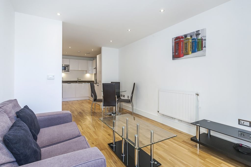 Property photo 3 of 11 Empire-Reach-008