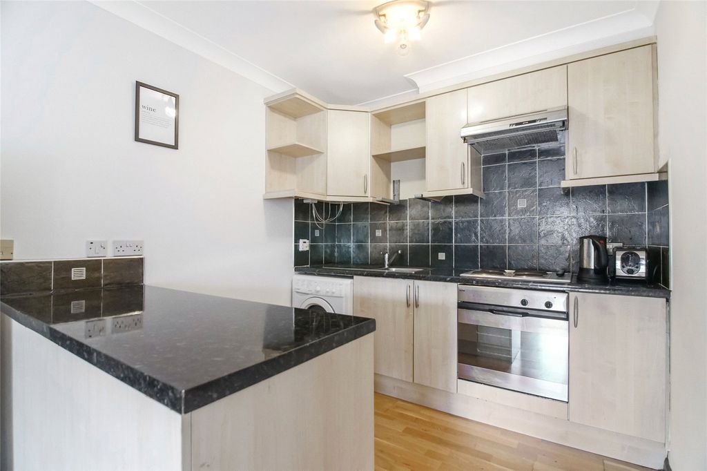 Property photo 3 of 16 Picture No. 11
