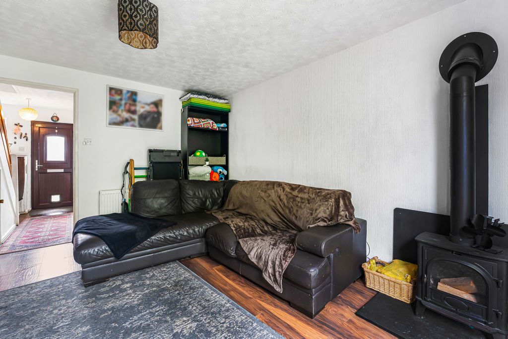 Property photo 2 of 13 Living Room (2)