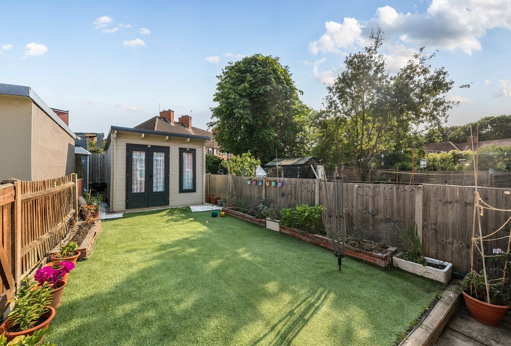 Property photo 3 of 14 1321535-7-6875389...