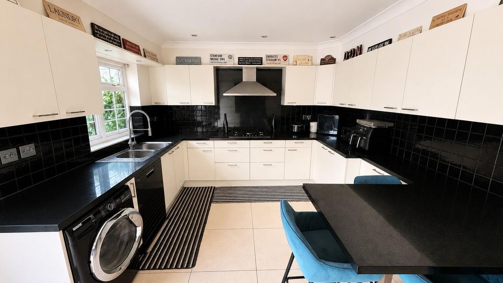 Property photo 2 of 16 Kitchen