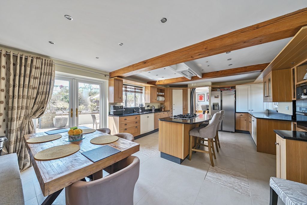 Property photo 3 of 29