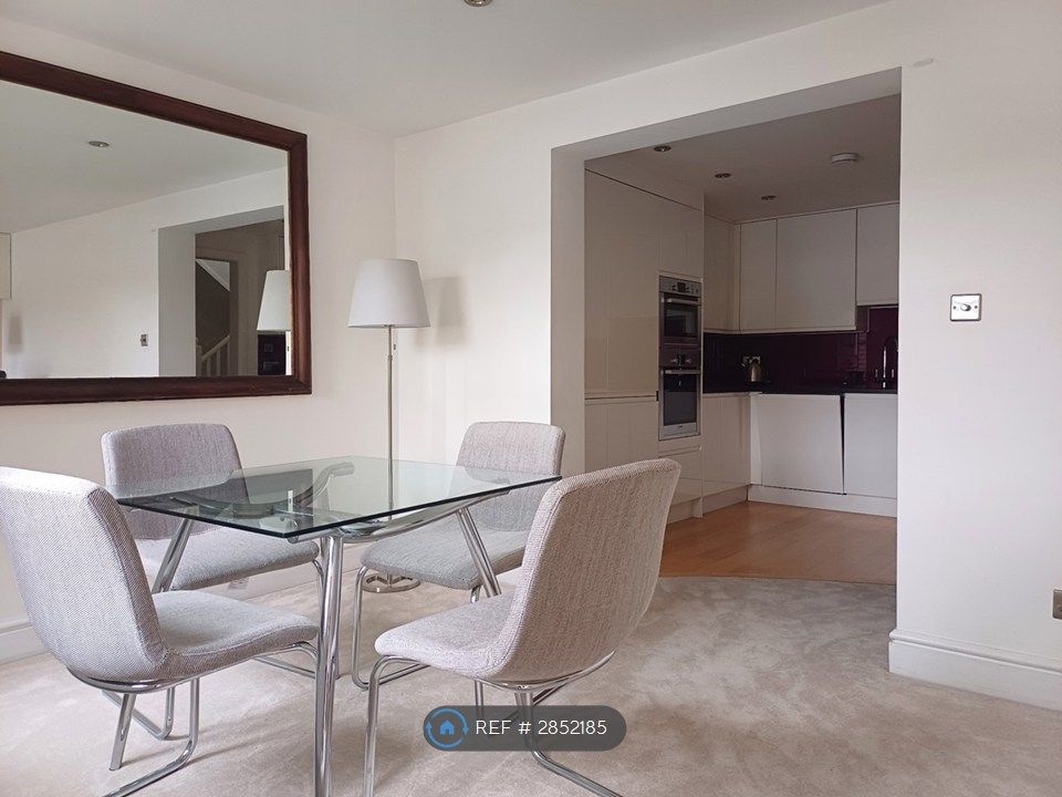 Property photo 2 of 18 Dining Area Looking Towards Kitchen