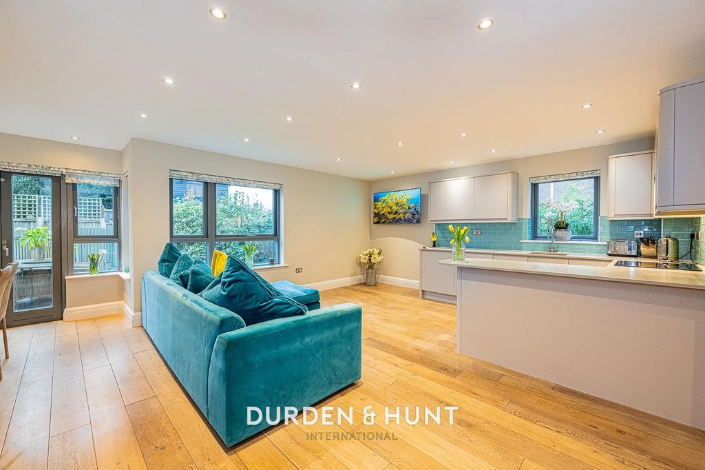 Property photo 3 of 26 High-15.1.Jpg