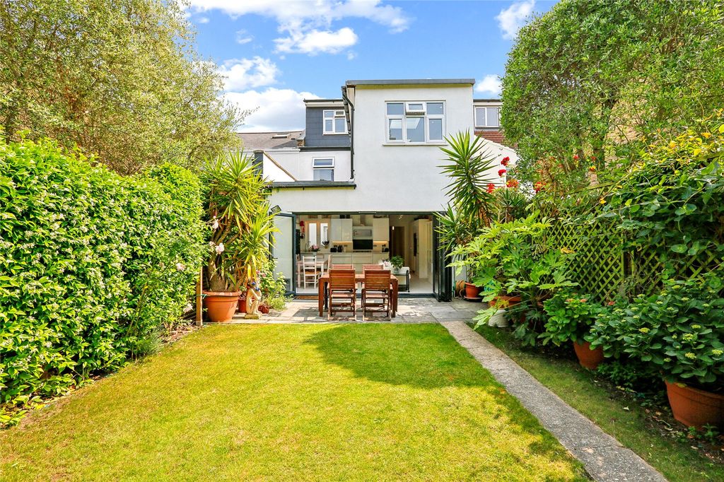 Property photo 1 of 16 Garden