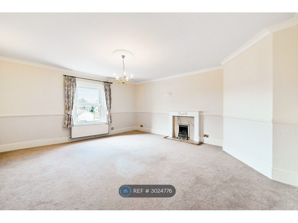 Property photo 2 of 17 Living Room