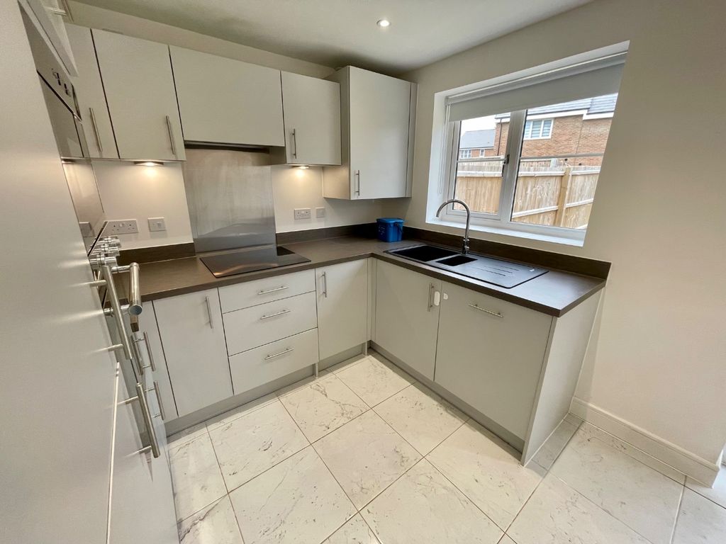 Property photo 3 of 14 5113604