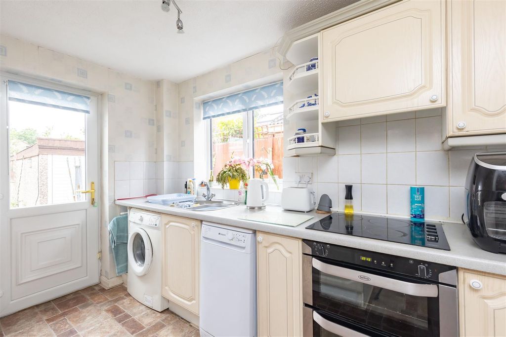 Property photo 3 of 29 Kitchen