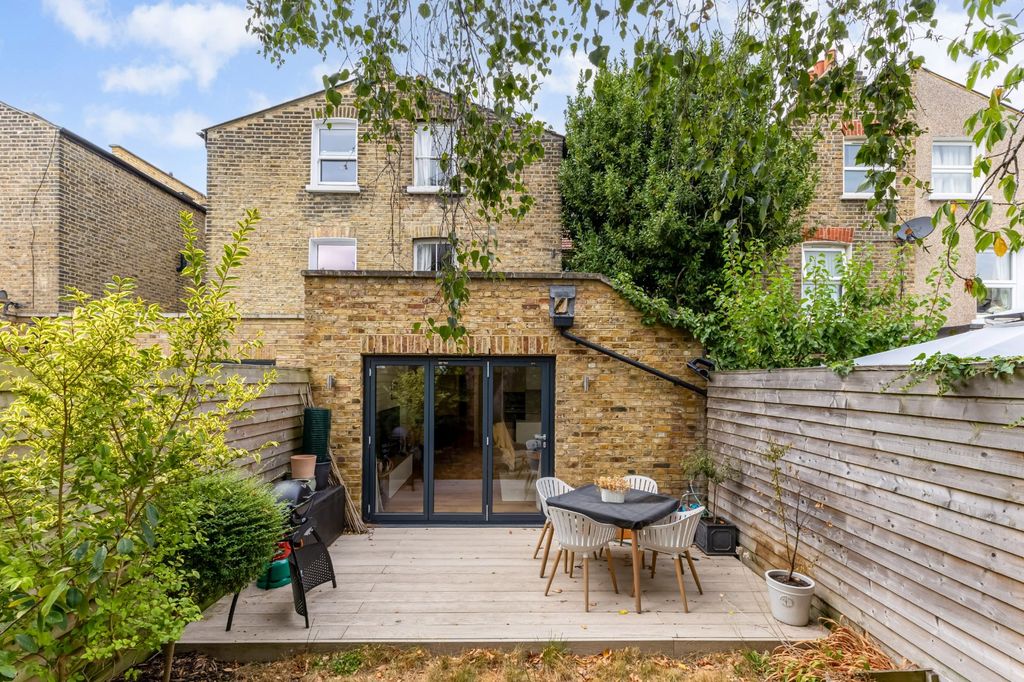 Property photo 2 of 12 Terrace
