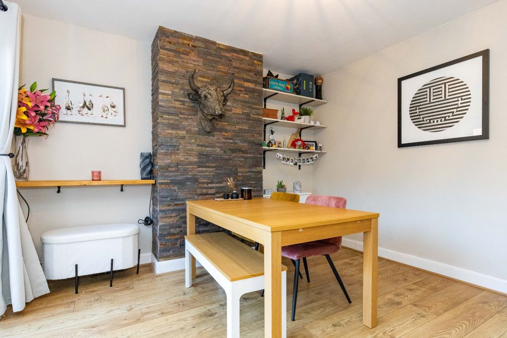 Property photo 3 of 16 Dining Area