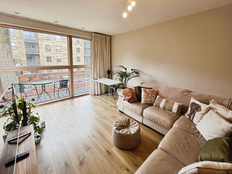 Property photo 2 of 19 Lounge