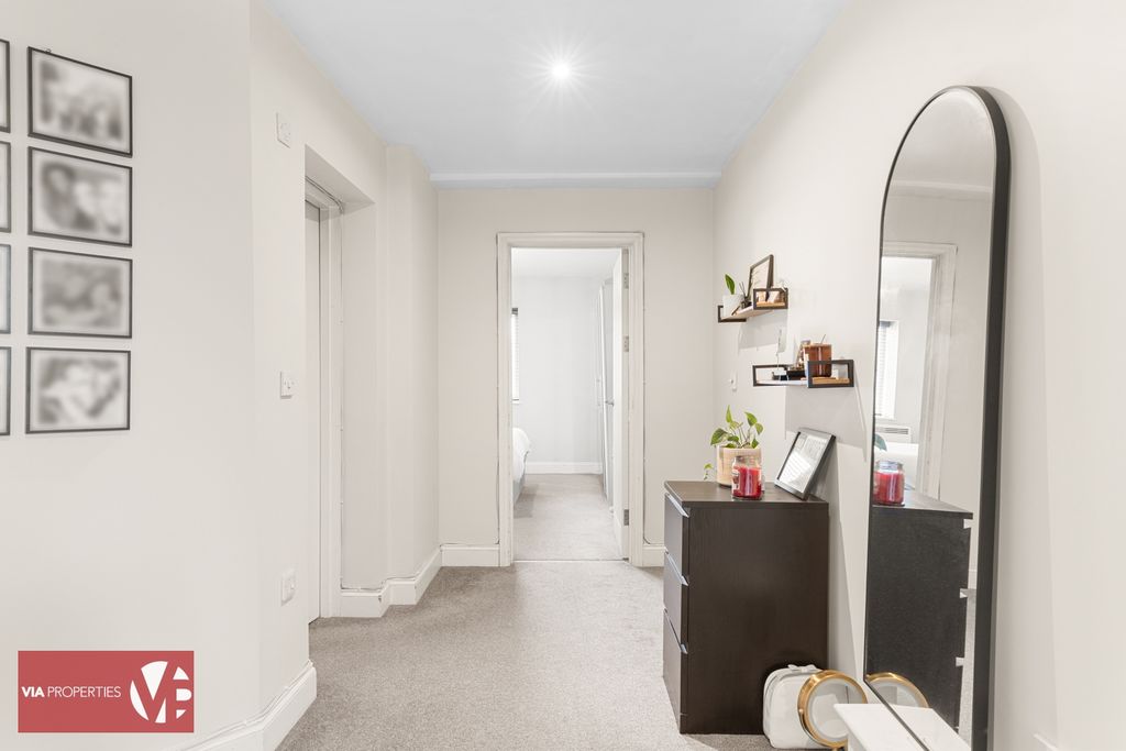 Property photo 2 of 11 Photo 3