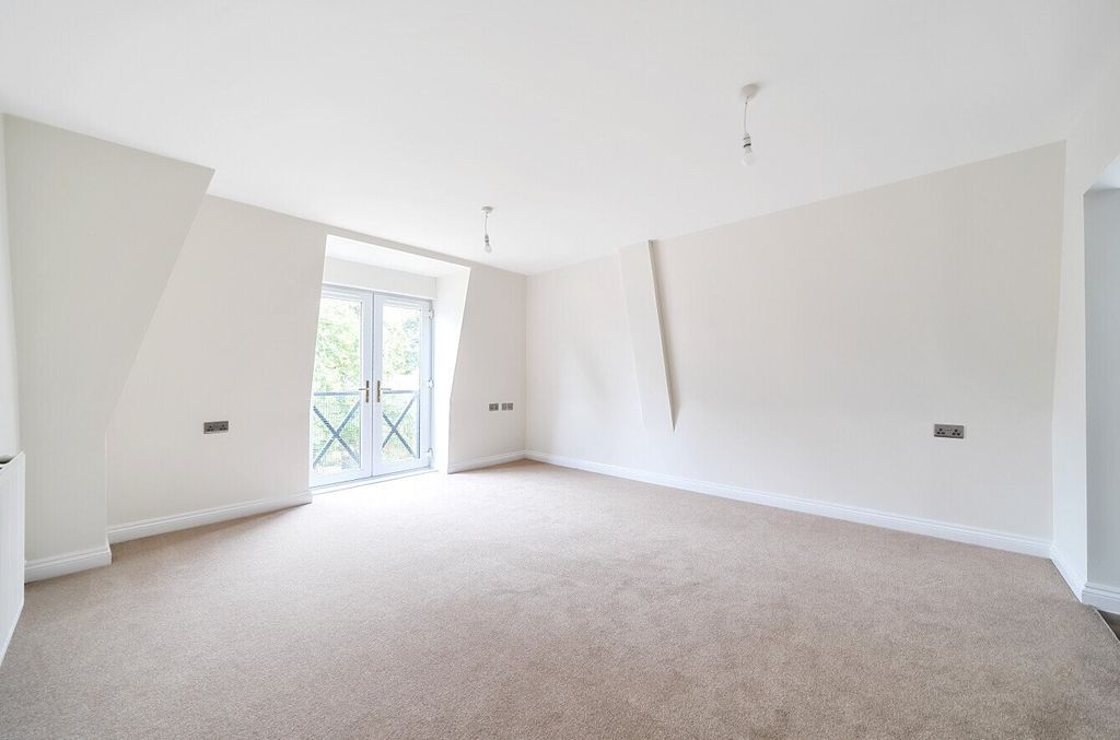 Property photo 2 of 7 Brochure