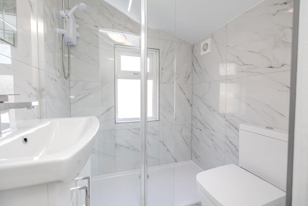 Property photo 3 of 26 Bathroom