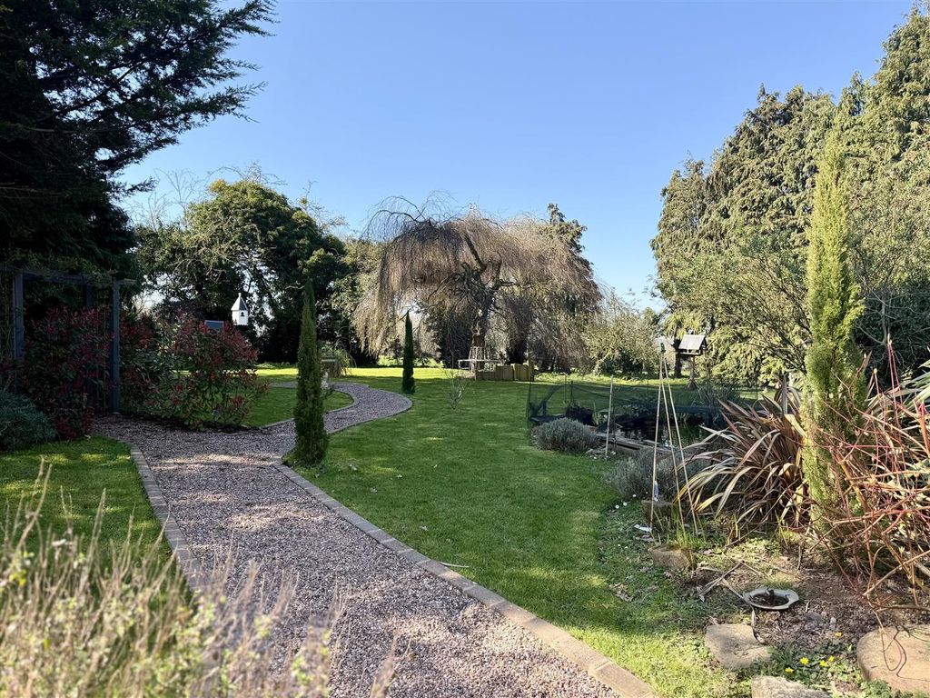 Property photo 2 of 54