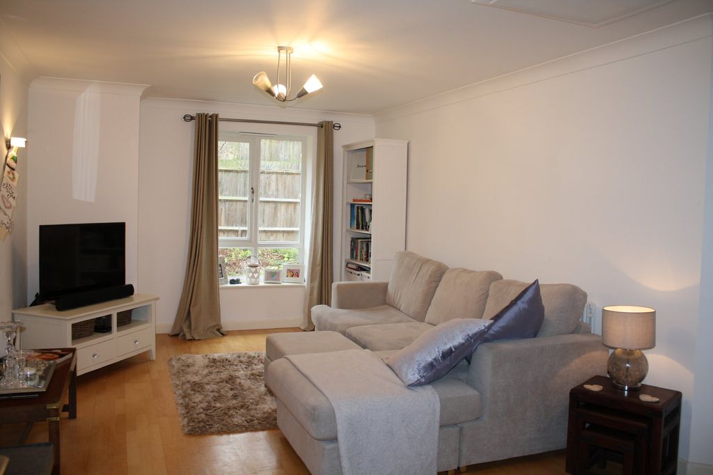 Property photo 1 of 6 Photo 02