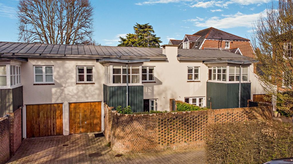 Property photo 1 of 8 Front