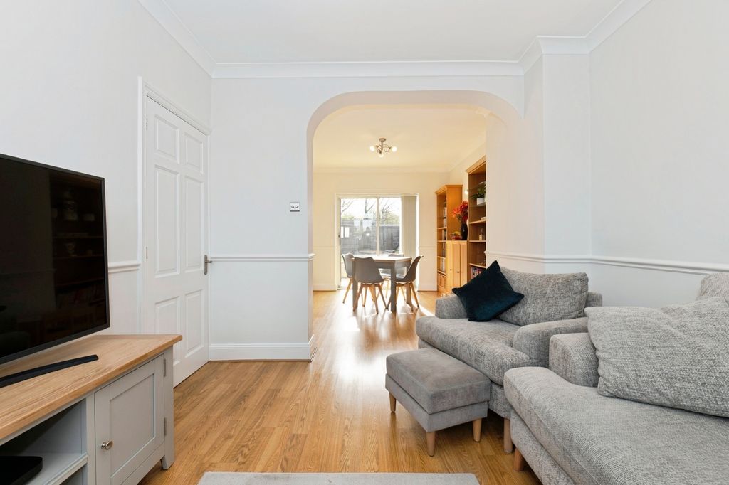 Property photo 3 of 13 Through Lounge