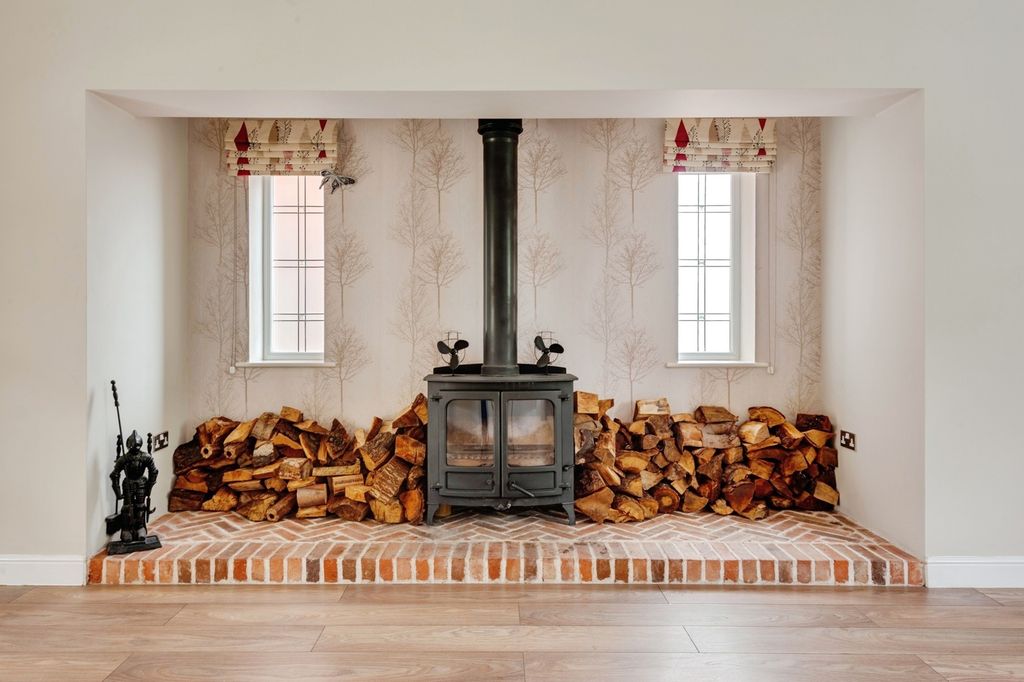 Property photo 3 of 35 Pbox-Img.Jpg