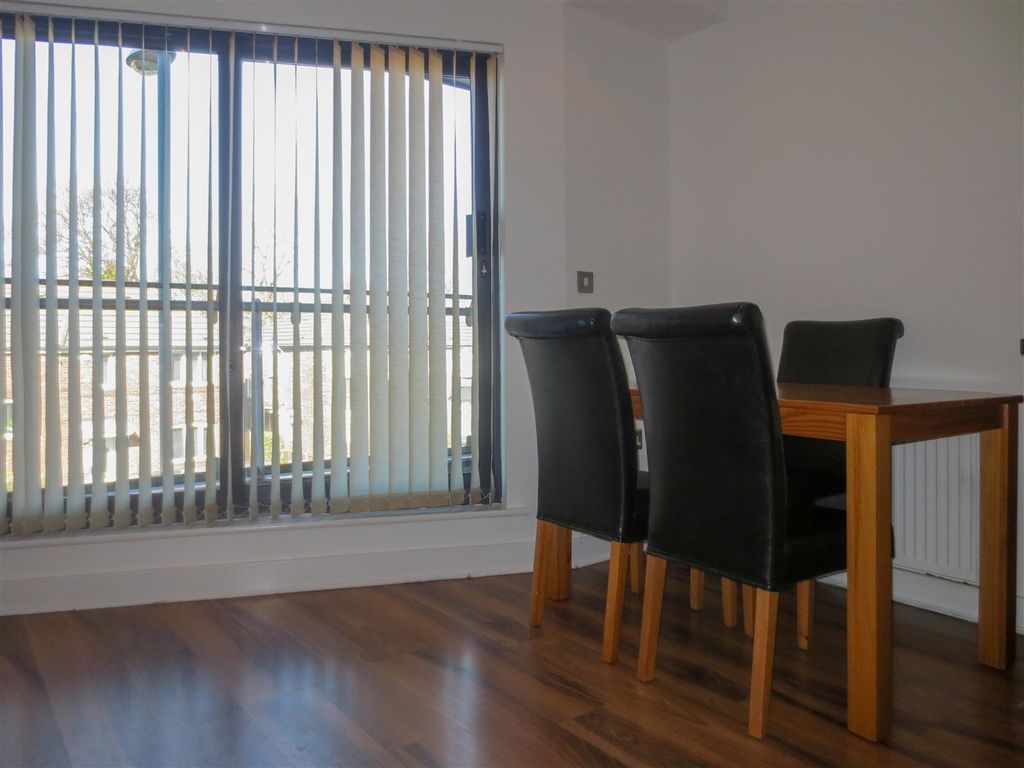 Property photo 3 of 8 Dining Area