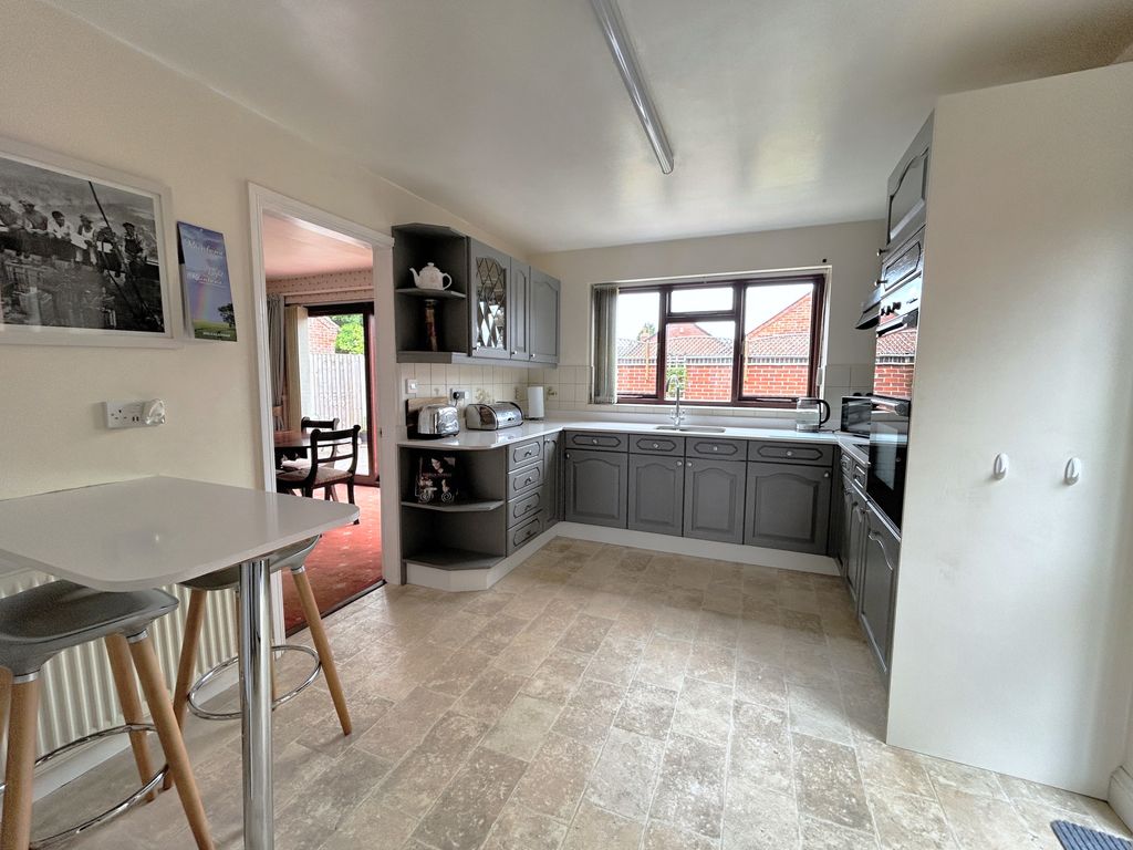 Property photo 3 of 22 69F635B8-7Bea-4Af0-Baf6-1A57Bcde8Df2.Jpg