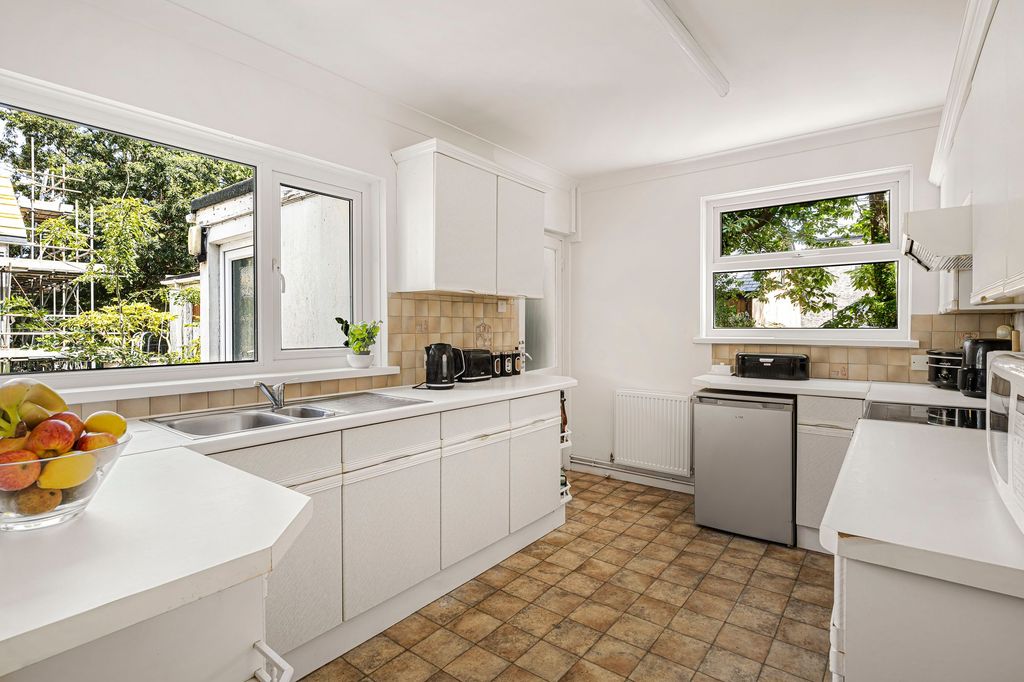 Property photo 3 of 20