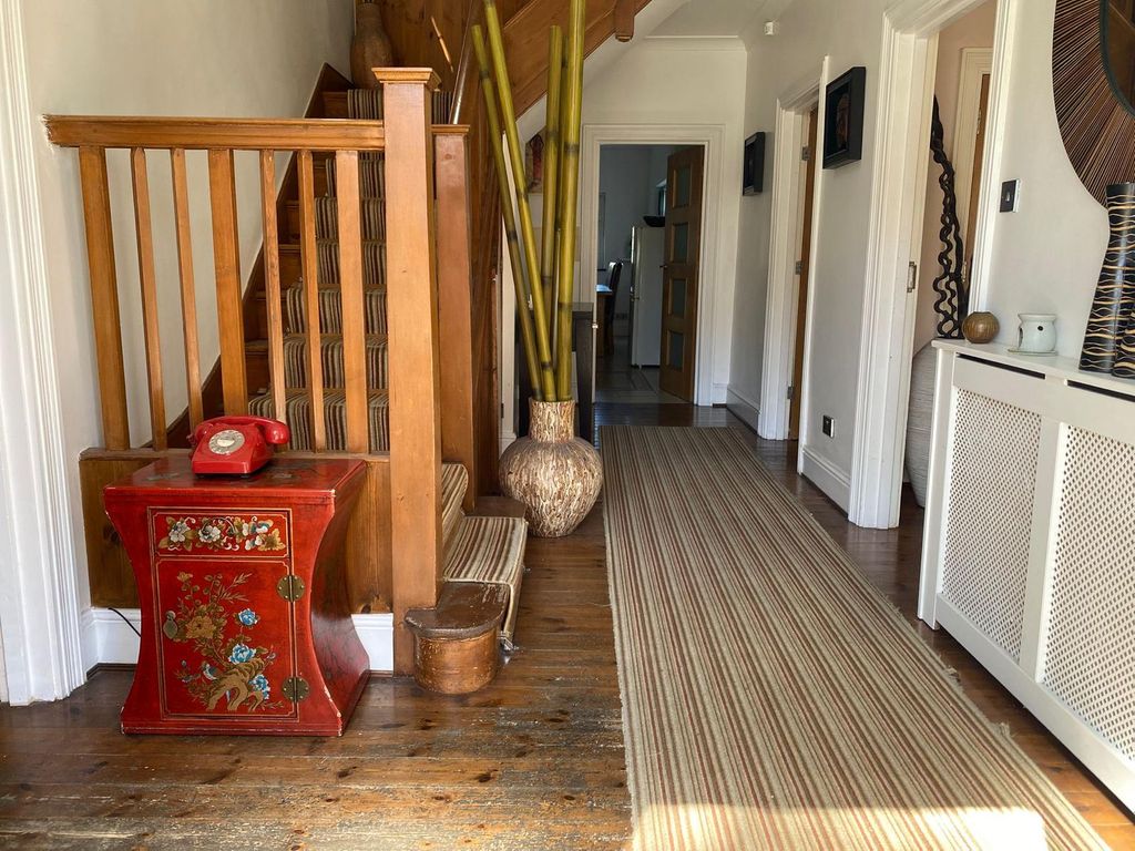 Property photo 2 of 21