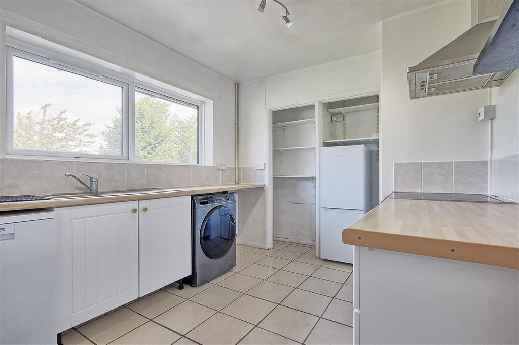 Property photo 2 of 10 Kitchen.Jpg