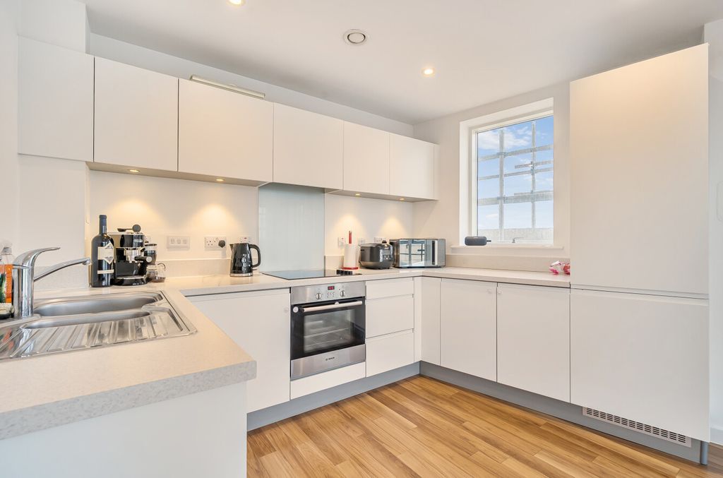 Property photo 3 of 28 Kitchen