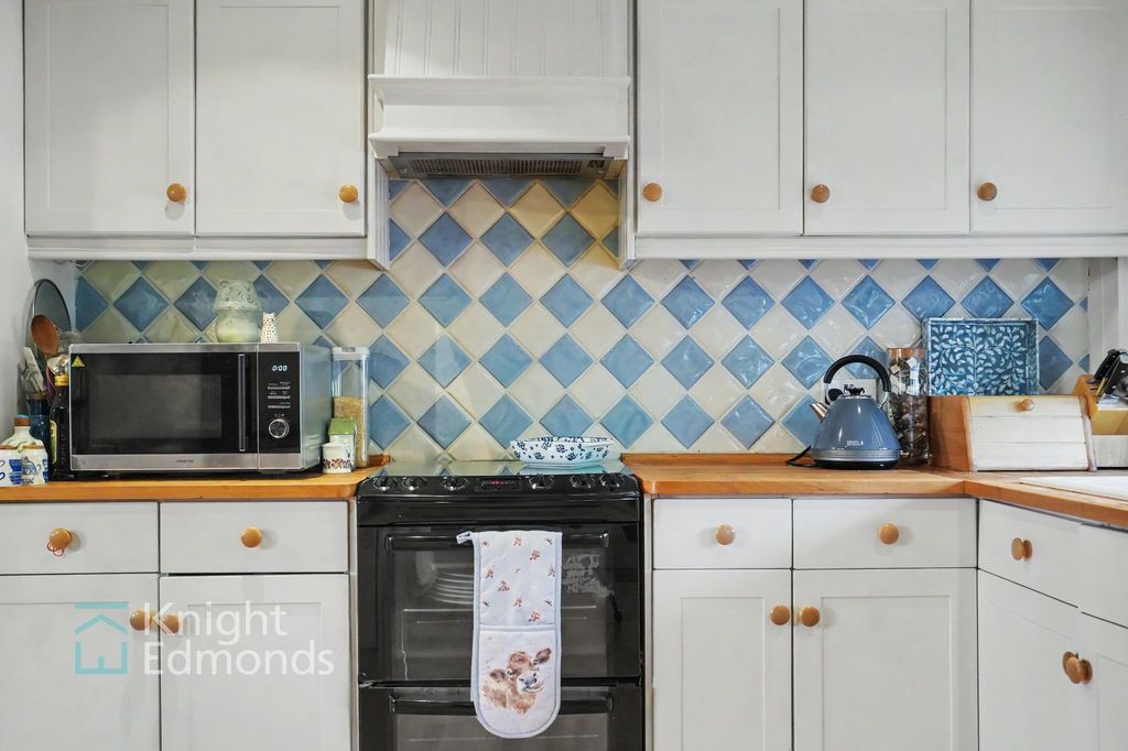 Property photo 3 of 36 Kitchen