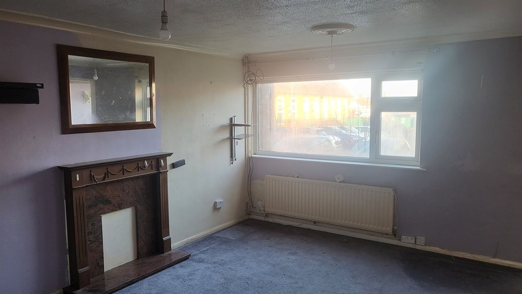 Property photo 2 of 8